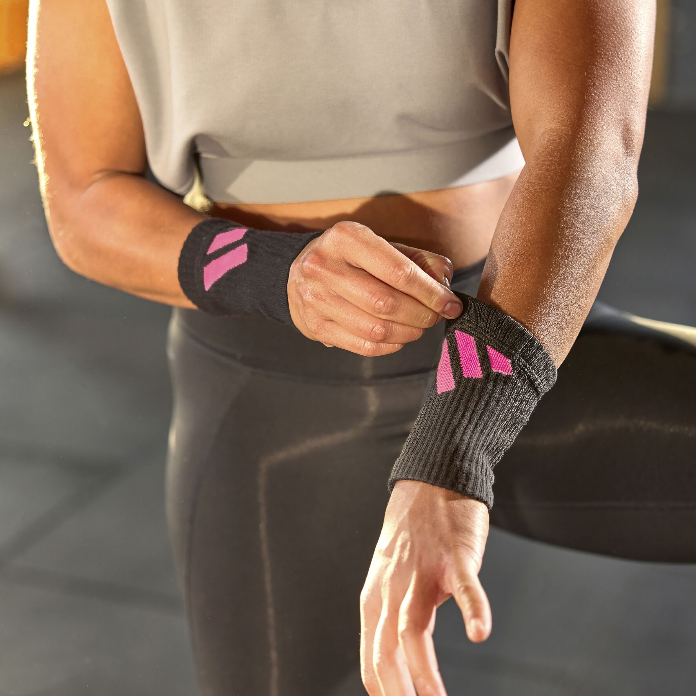 Wrist Protectors - 12cm - Black/Pink